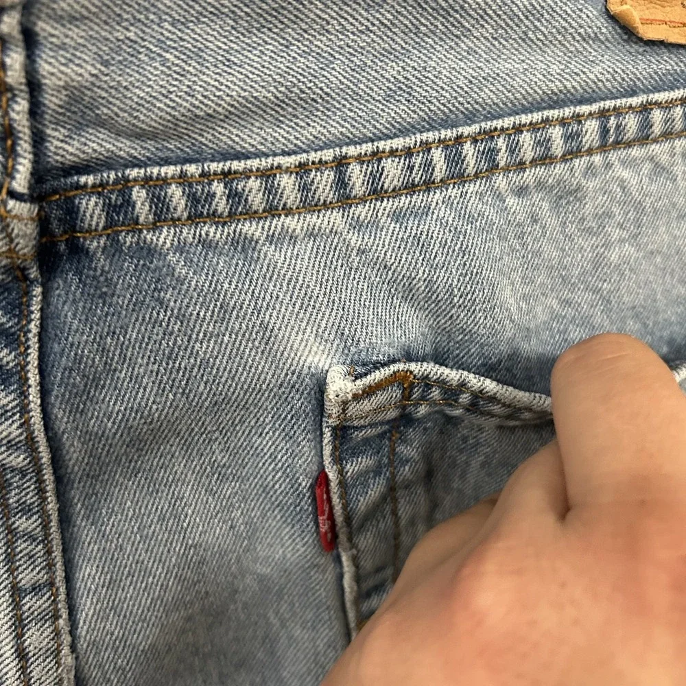 Levis Jeans Mens 36x30 Blue Denim 550 Relaxed Fit Tapered Leg Cotton Light Wash